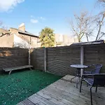 40 Percent Off! - Delightful Abode In London - Garden