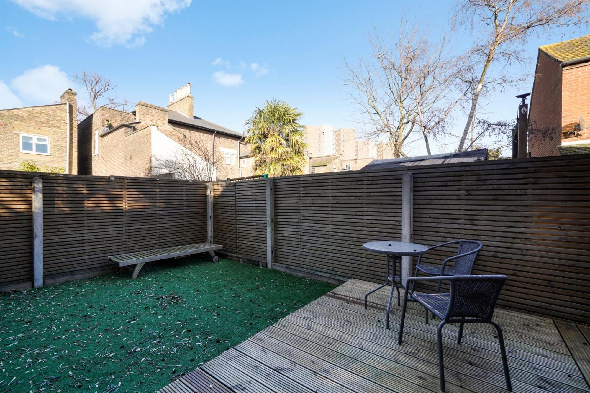 40 Percent Off! - Delightful Abode In - Garden Holiday home *