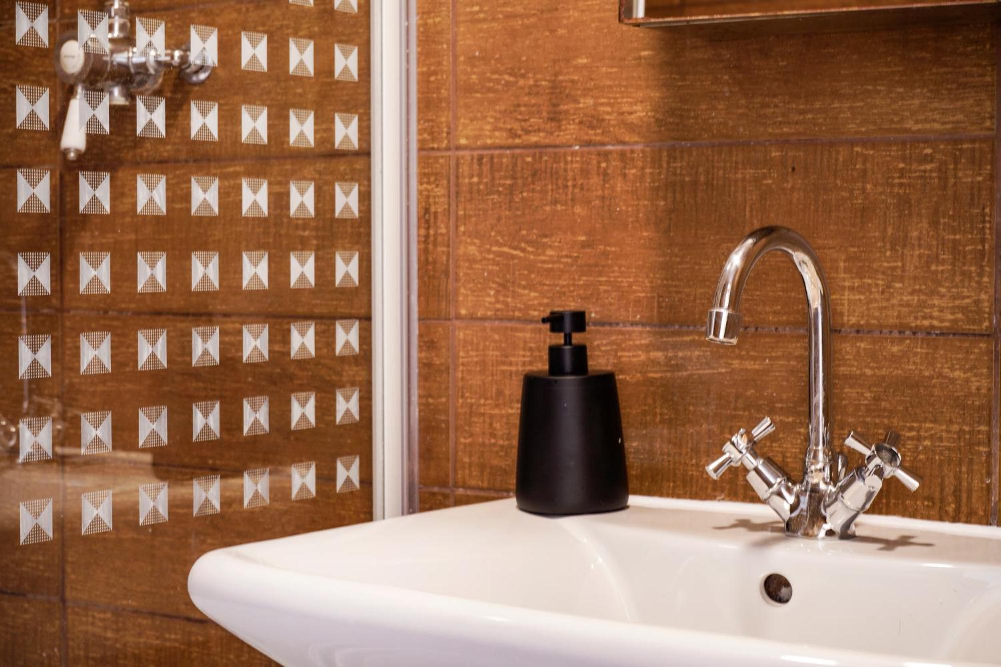 40 Percent Off! - Delightful Abode In - Garden Holiday home London