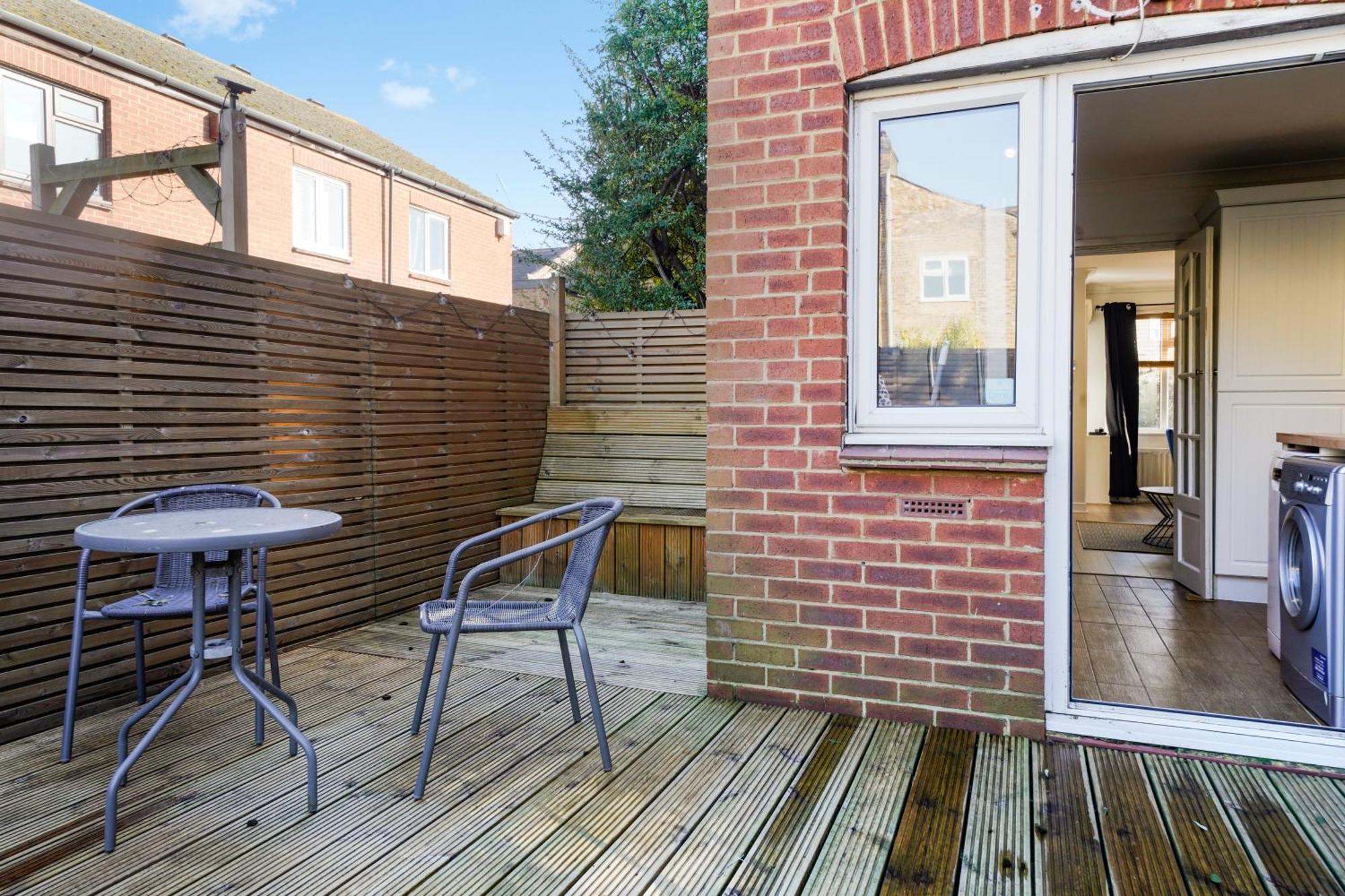 40 Percent Off! - Delightful Abode In - Garden Holiday home